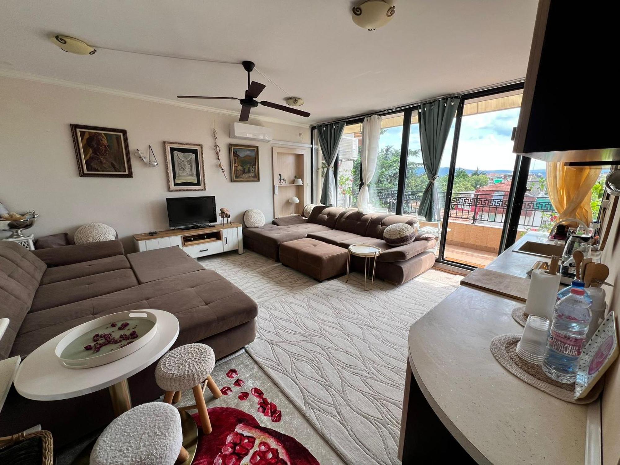 Downtown Central Apartment With Working Kitchen, City Views & Free Parking Kazanlak Luaran gambar