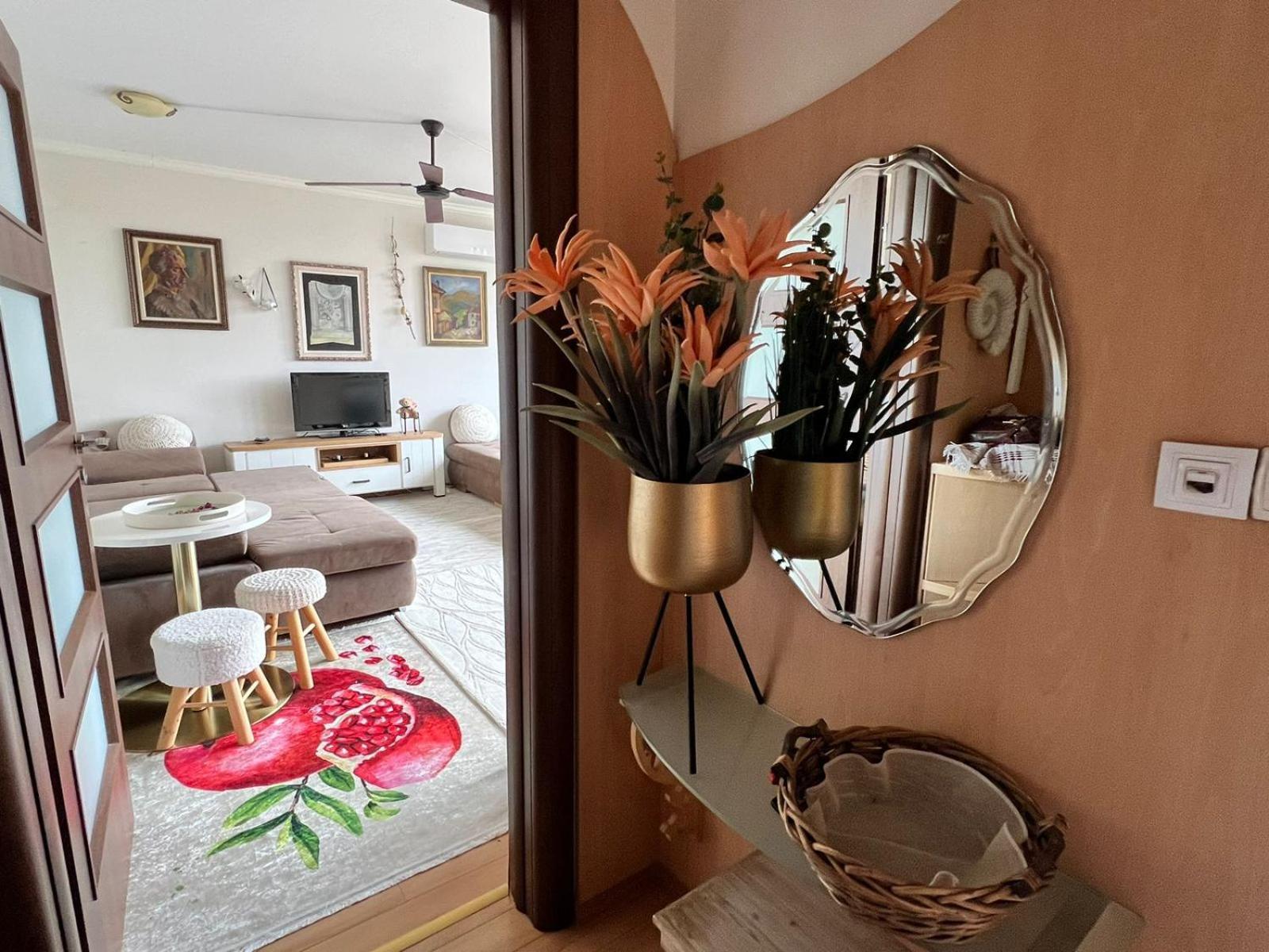 Downtown Central Apartment With Working Kitchen, City Views & Free Parking Kazanlak Luaran gambar