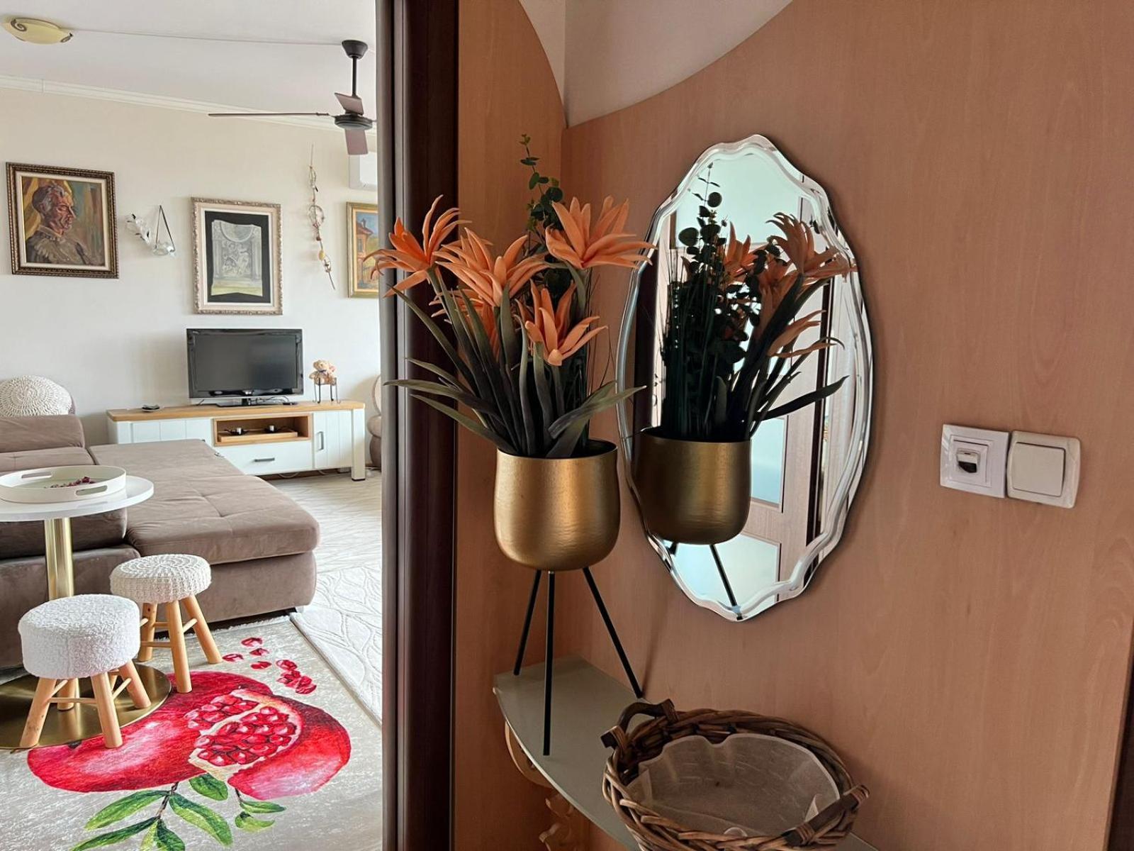 Downtown Central Apartment With Working Kitchen, City Views & Free Parking Kazanlak Luaran gambar