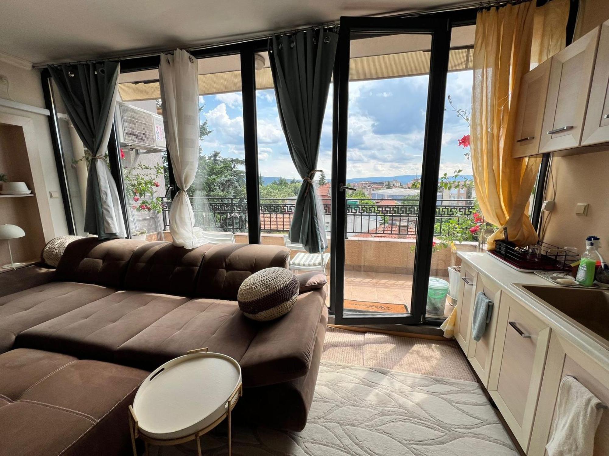 Downtown Central Apartment With Working Kitchen, City Views & Free Parking Kazanlak Luaran gambar