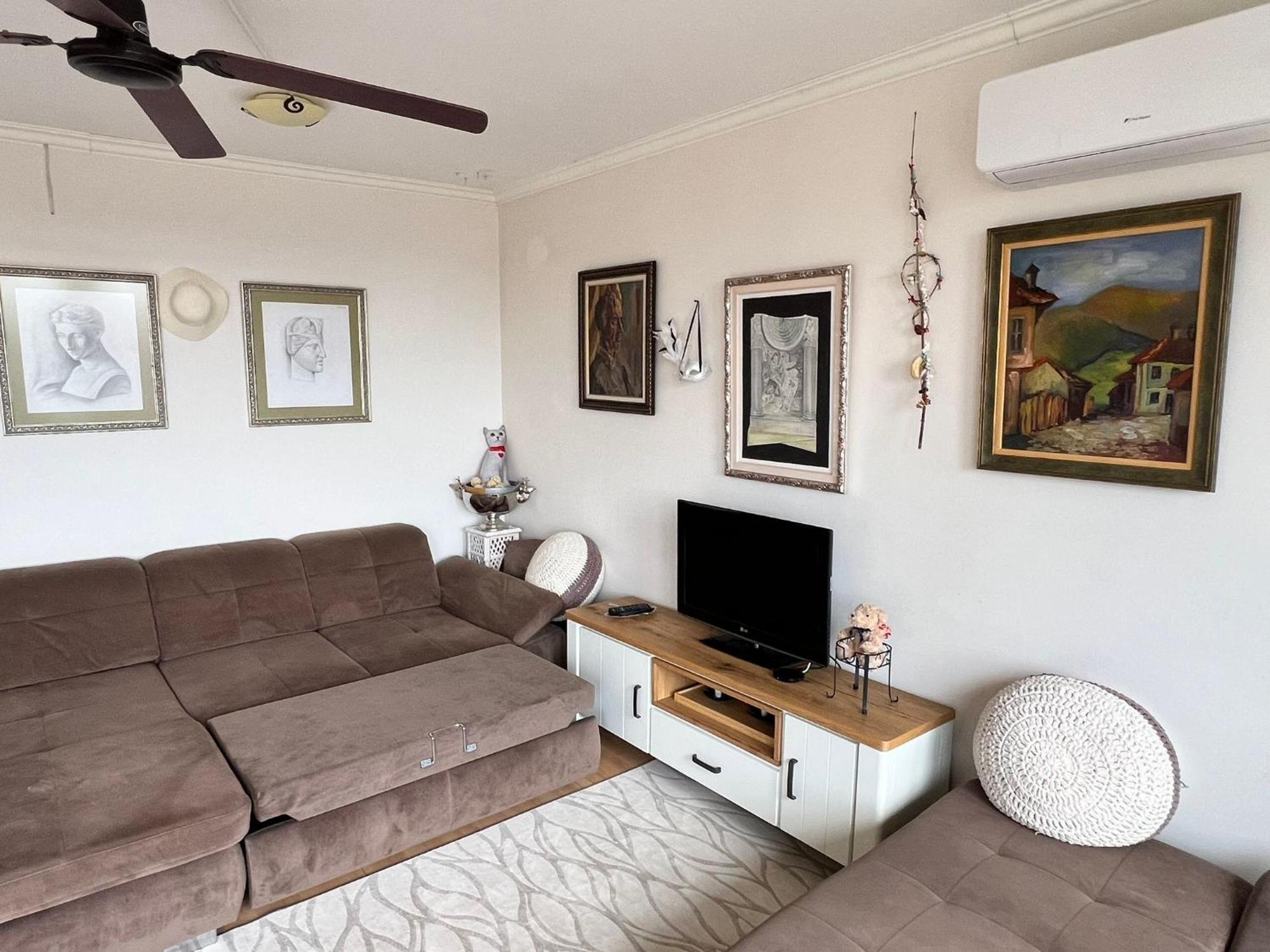 Downtown Central Apartment With Working Kitchen, City Views & Free Parking Kazanlak Luaran gambar