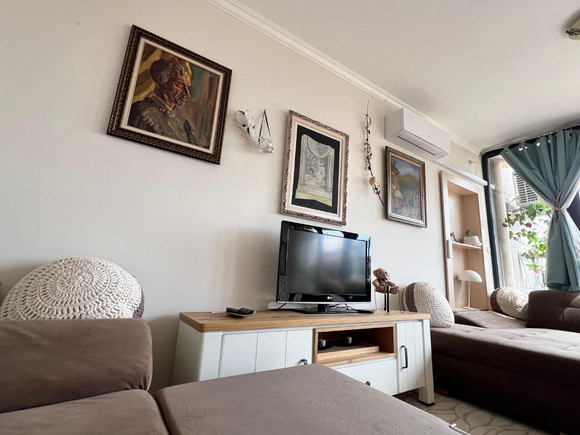 Downtown Central Apartment With Working Kitchen, City Views & Free Parking Kazanlak Luaran gambar
