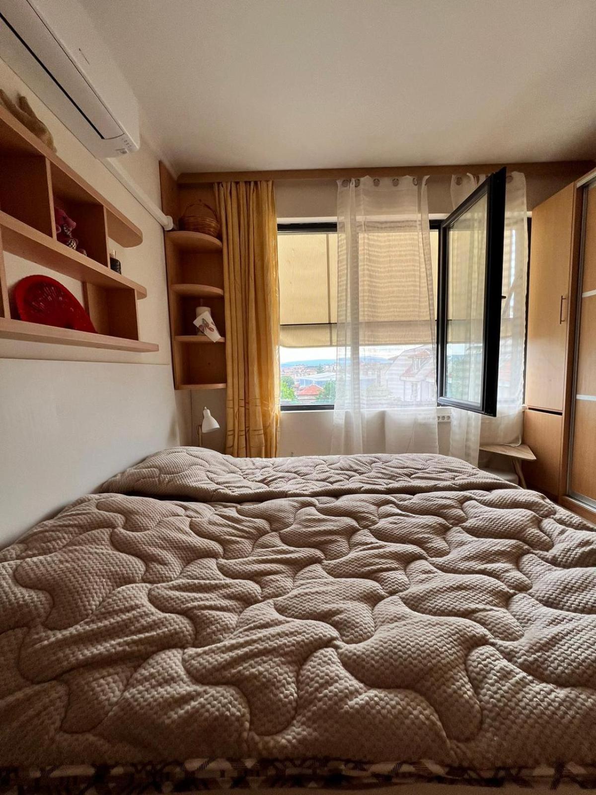 Downtown Central Apartment With Working Kitchen, City Views & Free Parking Kazanlak Luaran gambar