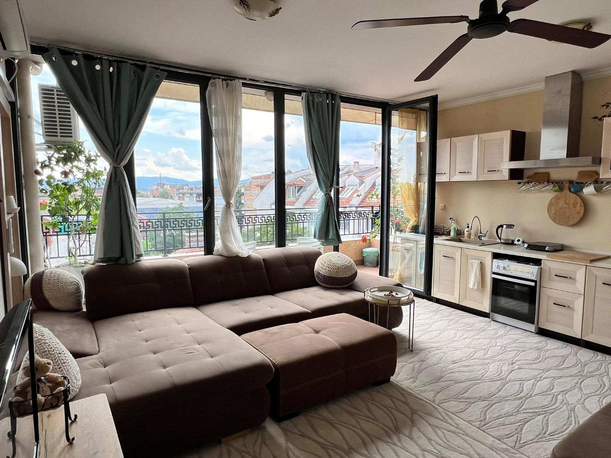 Downtown Central Apartment With Working Kitchen, City Views & Free Parking Kazanlak Luaran gambar