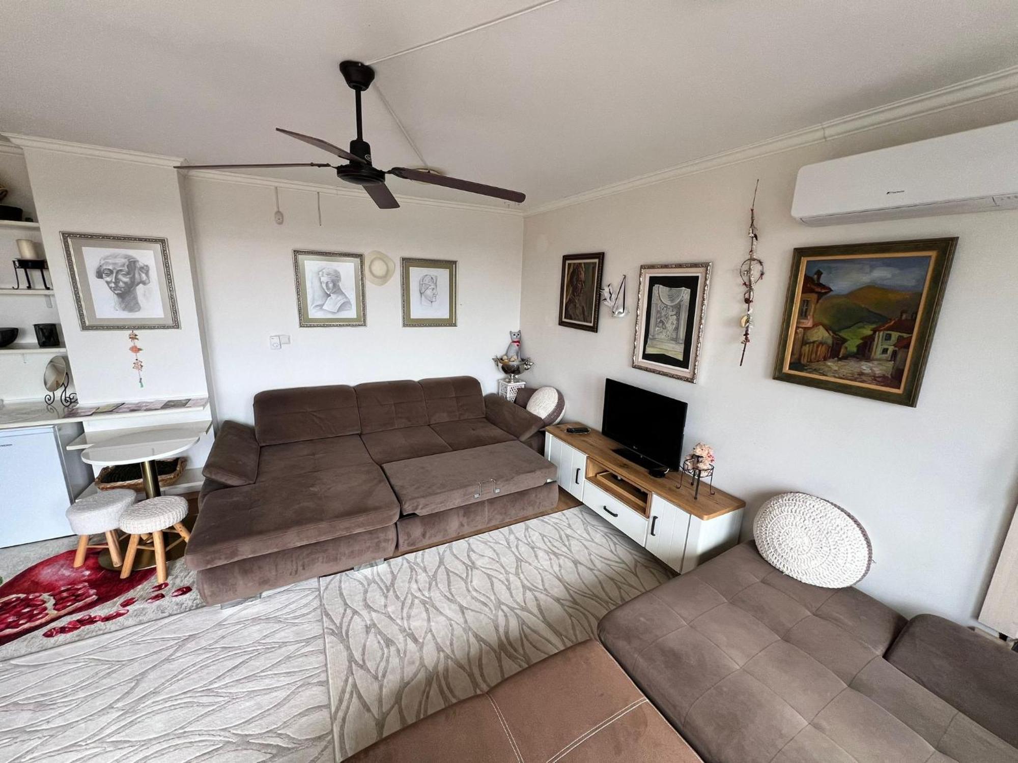 Downtown Central Apartment With Working Kitchen, City Views & Free Parking Kazanlak Luaran gambar
