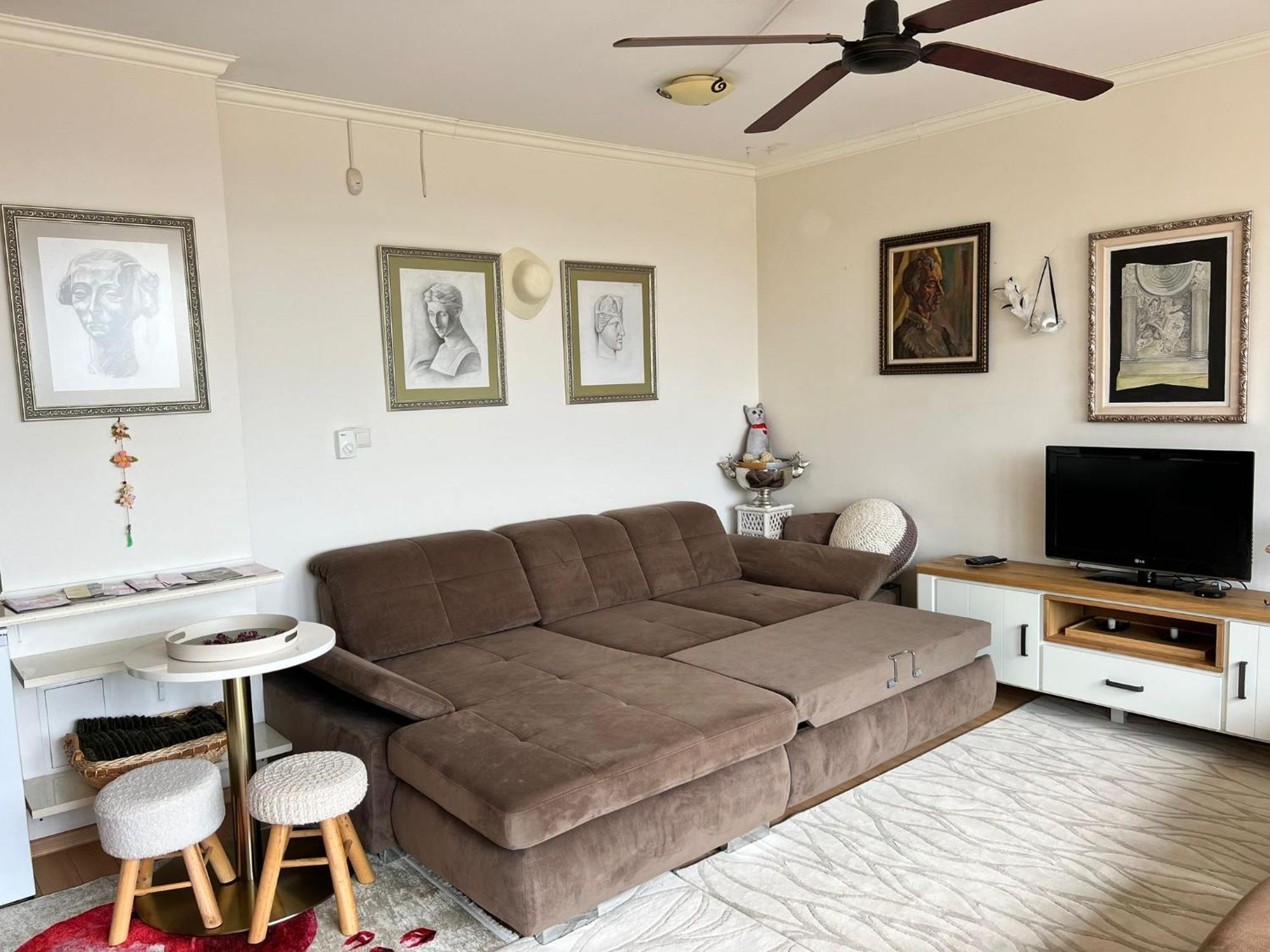 Downtown Central Apartment With Working Kitchen, City Views & Free Parking Kazanlak Luaran gambar