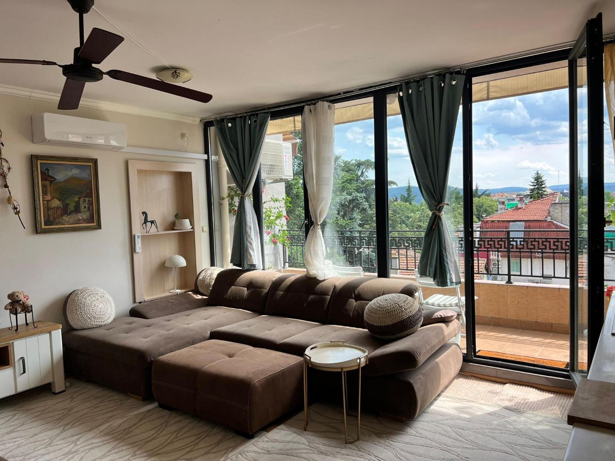 Downtown Central Apartment With Working Kitchen, City Views & Free Parking Kazanlak Luaran gambar