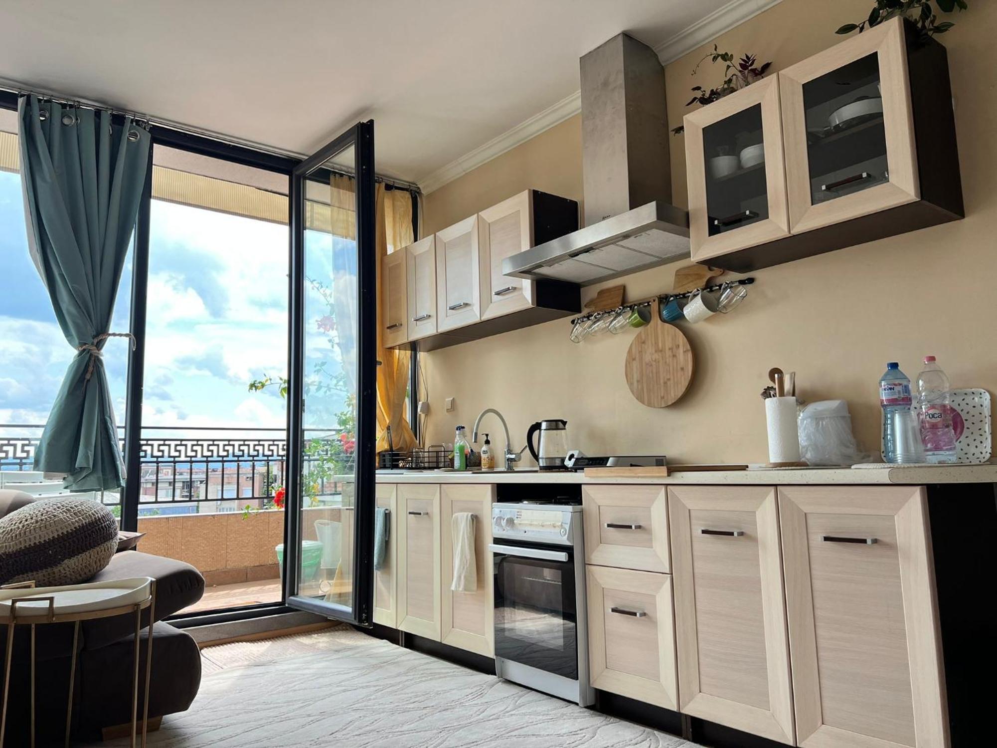 Downtown Central Apartment With Working Kitchen, City Views & Free Parking Kazanlak Luaran gambar