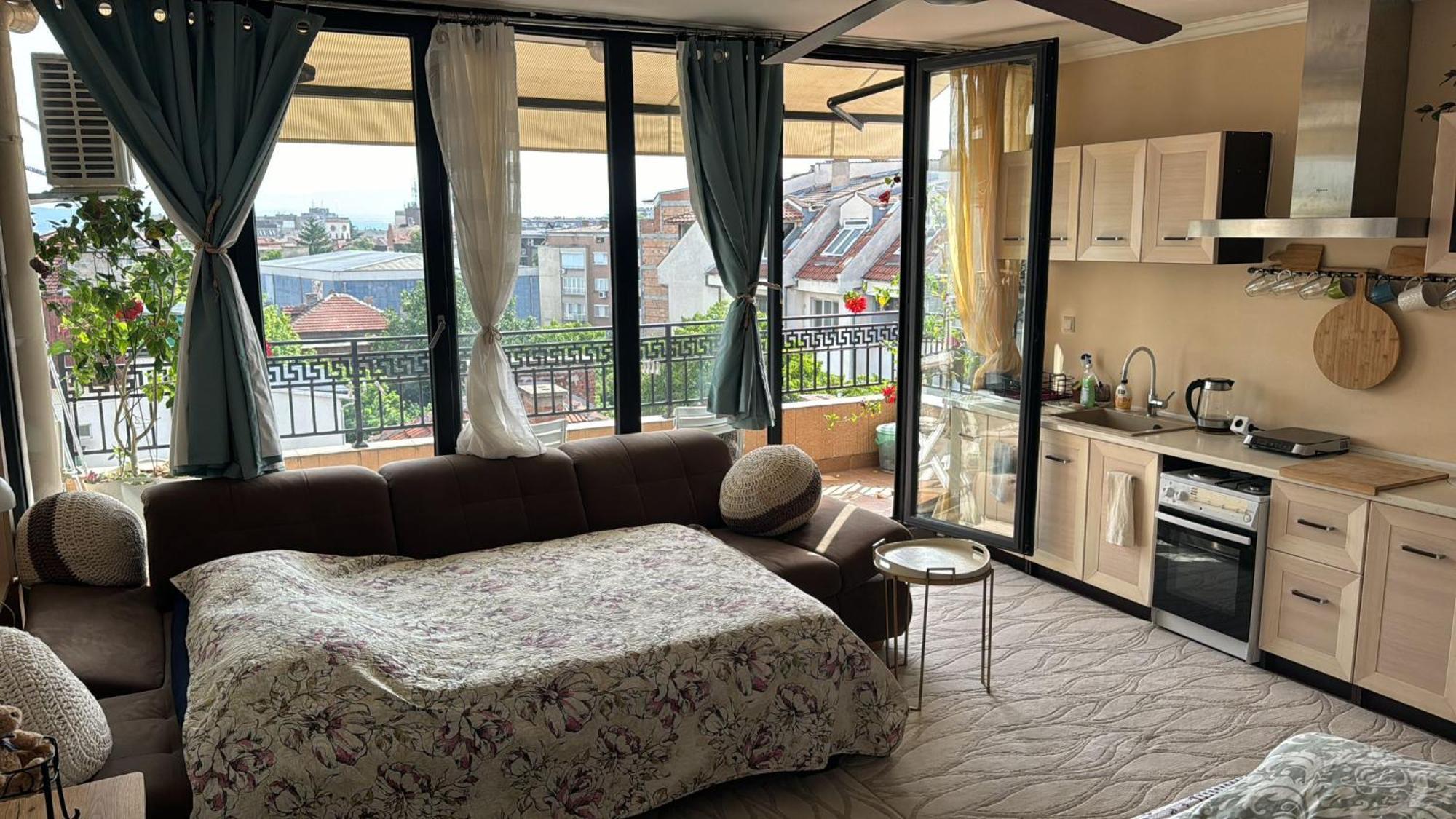 Downtown Central Apartment With Working Kitchen, City Views & Free Parking Kazanlak Luaran gambar
