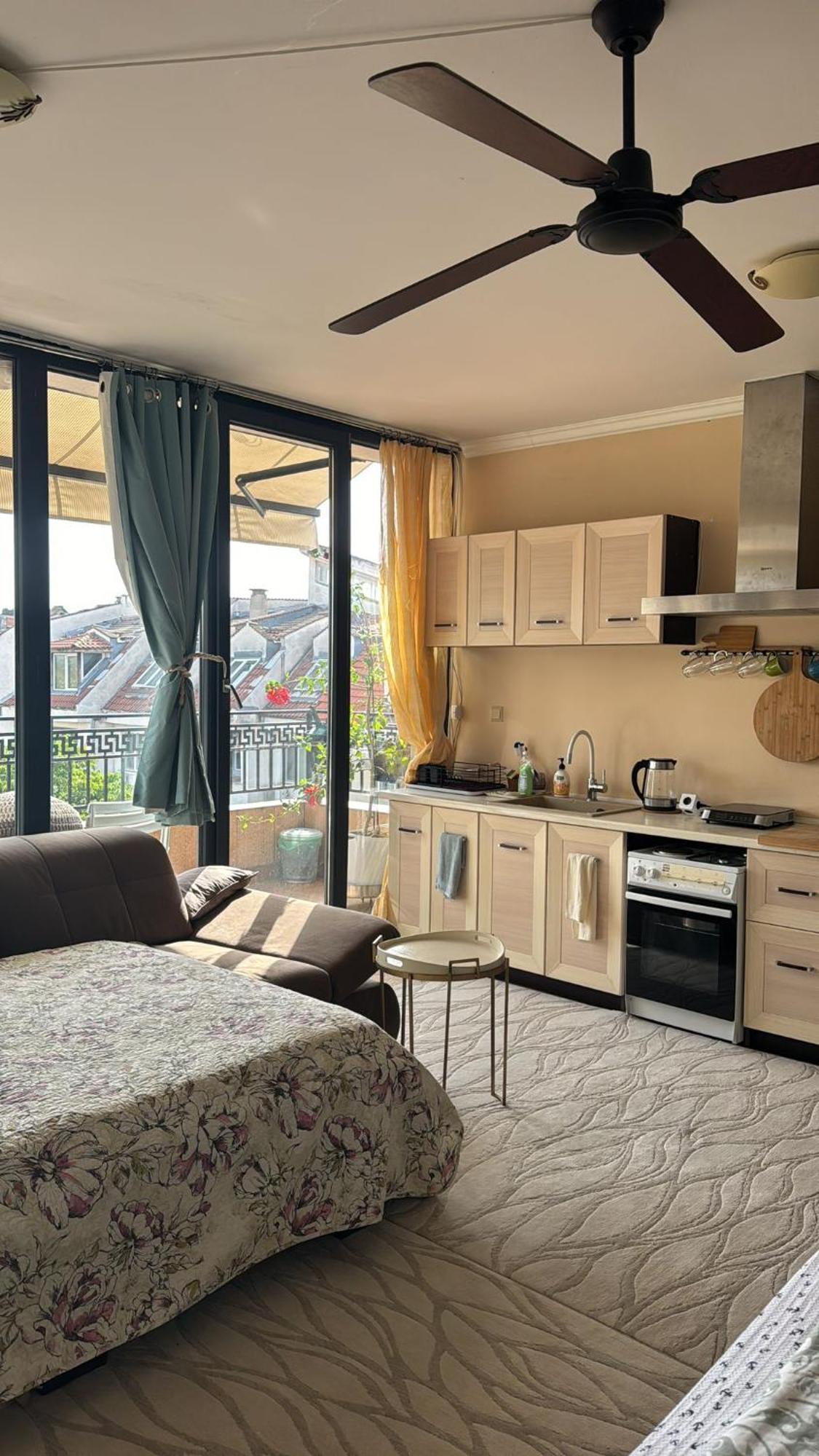 Downtown Central Apartment With Working Kitchen, City Views & Free Parking Kazanlak Luaran gambar