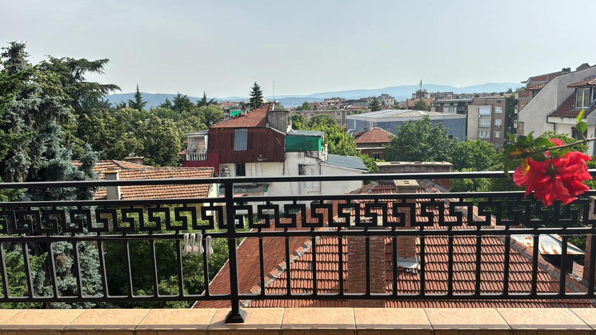 Downtown Central Apartment With Working Kitchen, City Views & Free Parking Kazanlak Luaran gambar